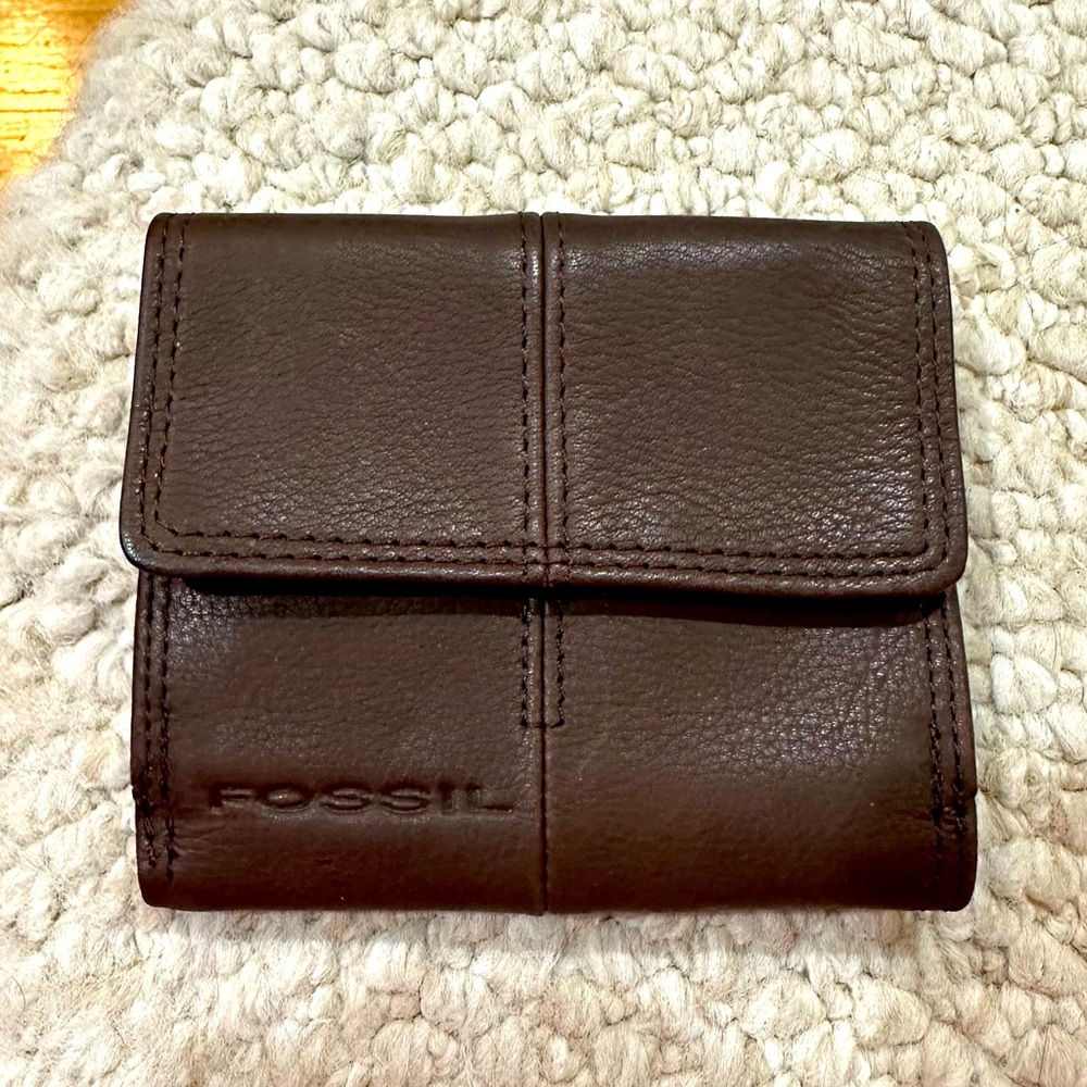 FOSSIL Classic Dark Brown Leather Wallet NWOT